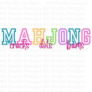 Puede incluir: Un diseño gráfico colorido con la palabra "MAHJONG" en letras gruesas y delineadas. Debajo, las palabras "cracks", "dots" y "bams" están escritas en cursiva. El diseño utiliza turquesa, rosa, amarillo, verde y morado.
