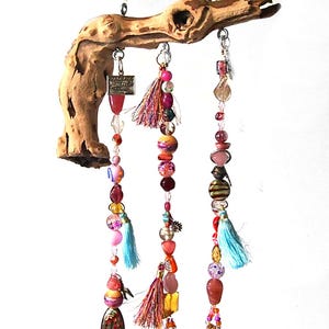 Łapacz słońca z koralików szklanych z drewna dryfującego z frędzlami, dzwonek mosiężny, dyfuzor olejków eterycznych, zawieszki natury – personalizowany