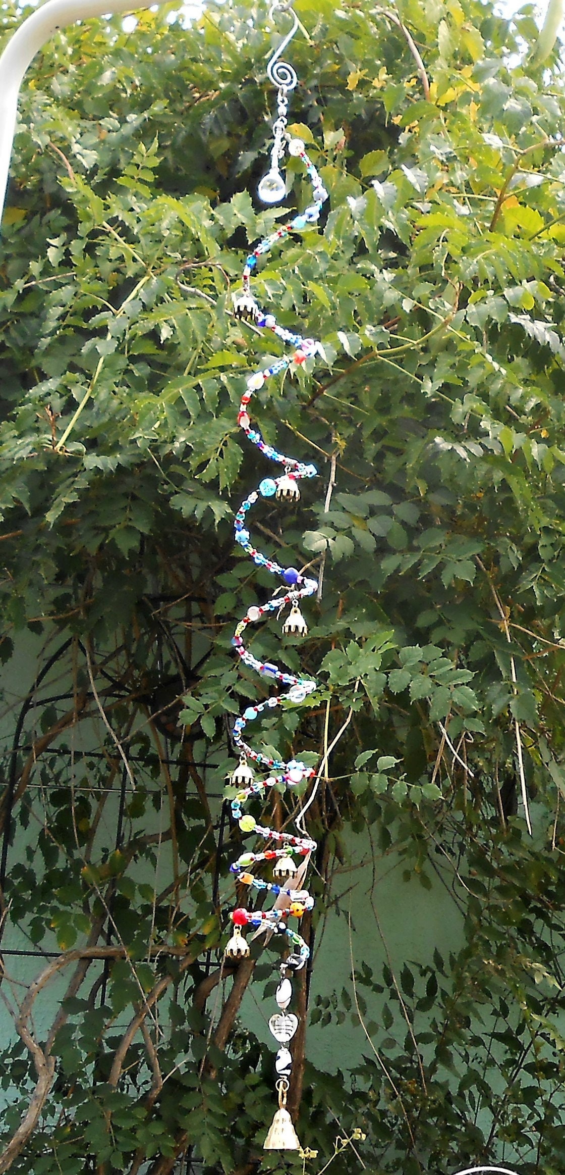 Capteur de soleil à carillon éolien Tree of Life, cloches en métal argenté  avec perles de verre arc-en-ciel Déco intérieure/extérieure/Patio -   France