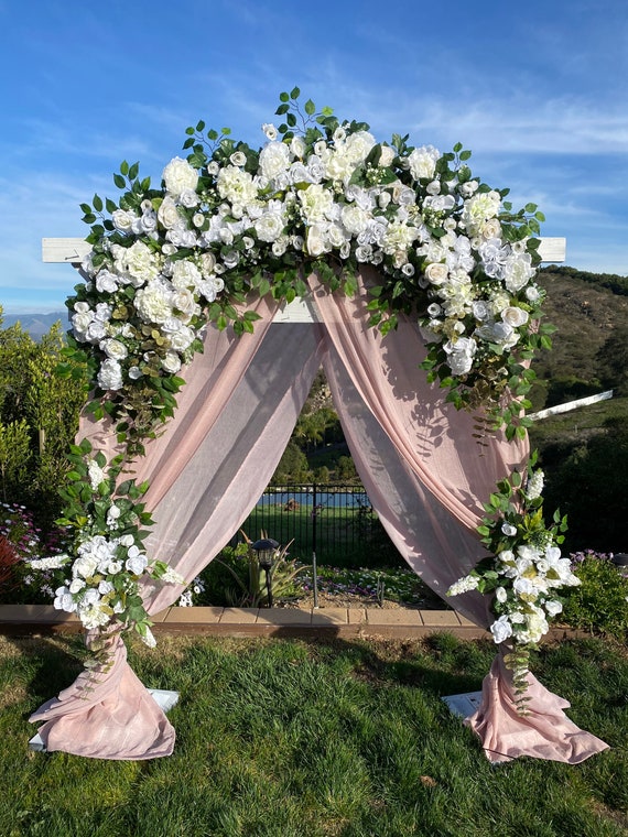 13 Beautiful Hanging Greenery Installation Ideas for Your Wedding  Art  deco wedding theme, Greenery wedding decor, Tuscany wedding theme
