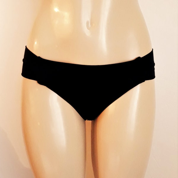 Gathered Sides Bikini Bottoms, Low-Rise Swimwear Bottoms, Women Scrunch Butt Swimsuit Bottoms, Shirred Sides Bathing Suit, Size Small