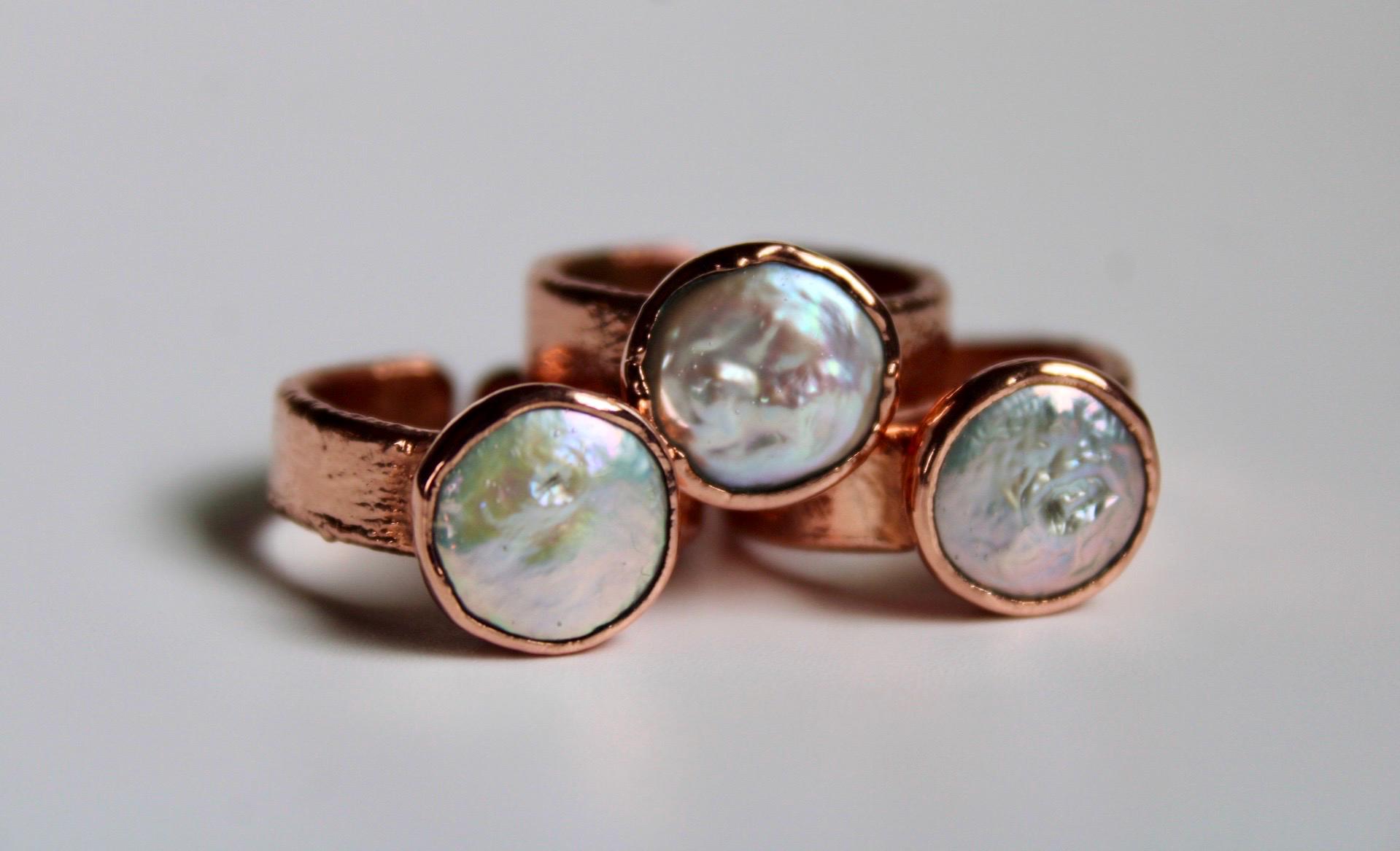 調節可能な銅製コインパールリング：ハンドメイドの宝石ジュエリー