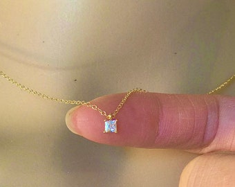 Collar de diamantes CZ dorados, pequeño collar solitario en capas, gargantilla, collar delicado, regalo de dama de honor, collar minimalista
