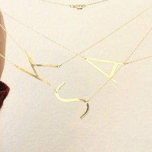 Collar con inicial, regalo de dama de honor, collar personalizado, regalo de hermana, regalo para mamá, collar llamativo, boho, collar con letras grandes, simple