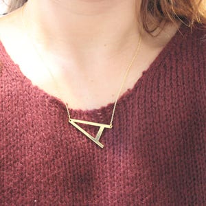 Regalo de collar inicial grande, collar personalizado, regalo de hermana, regalo para mamá, collar llamativo, boho, collar de letras grandes, simple