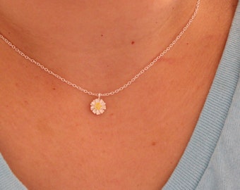 Sterling silver Daisy Necklace Dainty necklace Tiny Flower necklace Bridesmaid Gift Sister Gift for her Girl Children necklace Birthday gift
