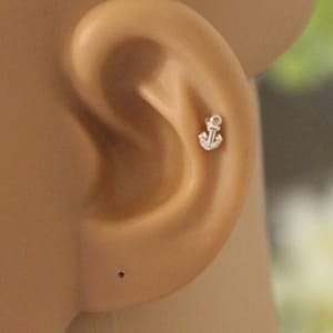Tiny Anchor cartilage earring, Nautical cartilage earring, silver cartilage, Tragus, nose stud, Nose pin, Gift for best friend, Ocean,