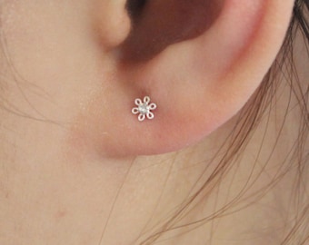 Tiny flower Stud Earrings in sterling silver, tiny stud earrings, Teeny Tiny Studs, Children jewelry, dainty earrings, minimalist jewelry