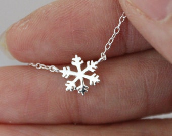 Winter Christmas SNOWFLAKE Solid Sterling Silver Small Charm Pendant 1941 Winter Christmas SNOWFLAKE Solid Sterling Silver Small Charm Pendant 1941