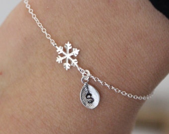 Snowflake bracelet, initial bracelet, snowflake charm, bridesmaid gift, Christmas gift, Delicate bracelet, tiny bracelet