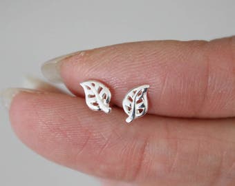 Tiny Leaf Stud Earrings, Sterling silver Stud Earrings, Tiny Stud Earrings, Botanical, Fall, silver Earrings