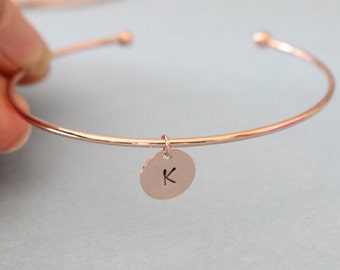Armband med initialer, bokstavsarmband, armband med initialer, brudtärnepresent, present till brudtärna, personligt armband, present till syster, present till mamma