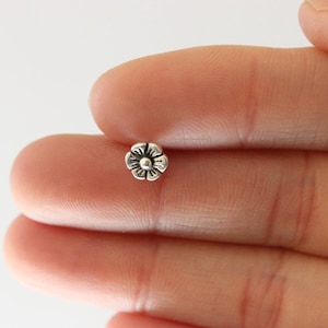 Tiny flower cartilage earring, chery blossom tragus stud earring, nose stud, silver cartilage, cartilage stud earring tragus earring