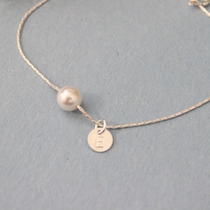 Pulsera inicial diminuta, pulsera de perlas personalizada, pulsera de letras, pulsera hermana, regalo para mejor amiga, regalo para mamá, simple, minimalista