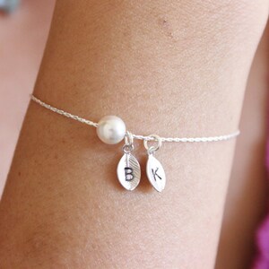 Pulsera inicial diminuta, pulsera de perlas personalizada, pulsera de letras, pulsera hermana, regalo para mejor amiga, regalo para mamá, simple, minimalista
