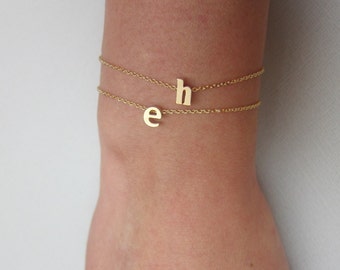 LowercaseTwo initiales Bracelet, chaine en plaqué or, Bracelet petite amie Boy Friend, meilleur ami cadeau, cadeau d’anniversaire, bijoux de Couple,