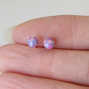 boucles d’oreilles à clous d’opale violet lavande, boucles d’oreilles Tiny Ball stud boucles d’oreilles enfants, boucles d’oreilles à points minuscules.