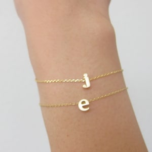 Cadena bañada en oro, pulsera con dos iniciales minúsculas, pulsera para novio o novia, regalo para el mejor amigo, regalo de aniversario, joyería para parejas,