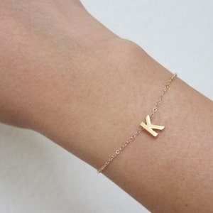 Pulsera inicial, pulsera con letras, pulsera con nombre, pulsera para niños, pulsera personalizada, regalo de dama de honor, pulsera delicada, regalo para hermanas