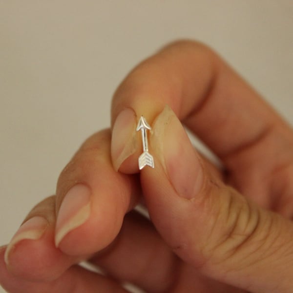 Gold or rose gold available, Sterling silver arrow cartilage earring, tiny cartilage, arrow stud, tragus stud, tragus earring, single stud,