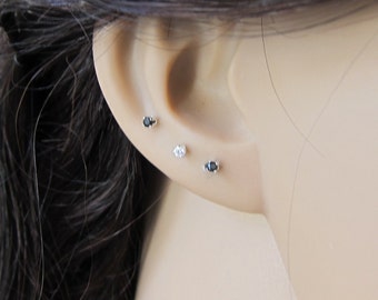 Minuscule en argent Sterling 2mm noir CZ boucles d’oreille, Cartilage boucle d’oreille, boucles d’oreilles petites,