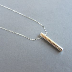 Dije de barra redonda de plata esterlina en cadena de plata esterlina, collar simple, collar moderno