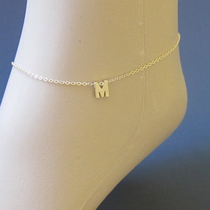 tobillera inicial de oro, pequeña tobillera de oro, tobillera de oro delicada, pequeña inicial, pulsera de tobillo de letra, verano, minimalista