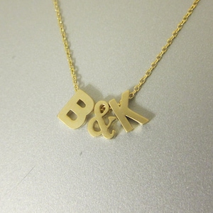 Collar con dos iniciales, collar para novio o novia, regalo de aniversario, collar para pareja, collar con nombre.