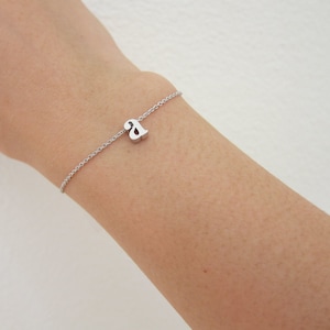 Pulsera con inicial en minúscula, pulsera con letras, personalizar, regalo de dama de honor, pulsera para niño, pulsera pequeña, pulsera delicada, pulsera sencilla,