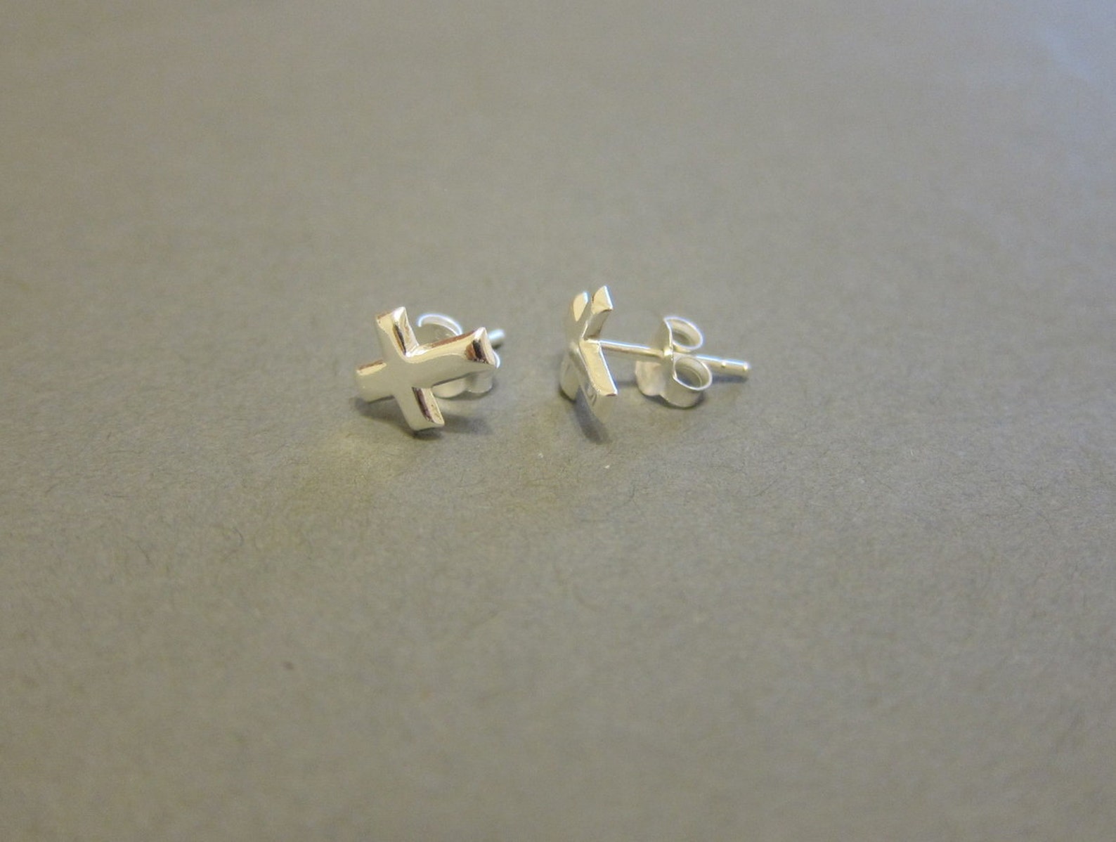 925 Silver Small Paw Earrings main image 0