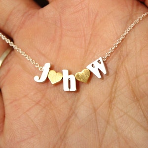 Pulsera con tres iniciales, pulsera con letras, pulsera con corazón, pulsera para hermanas, regalo para mejor amiga, regalo para mamá, pulsera con iniciales