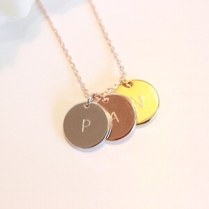 Collar con inicial, collar con letras, regalo para hermanas, regalo para amigas, regalo para madres, collar con etiqueta con nombre, delicado collar con inicial, collar delicado,