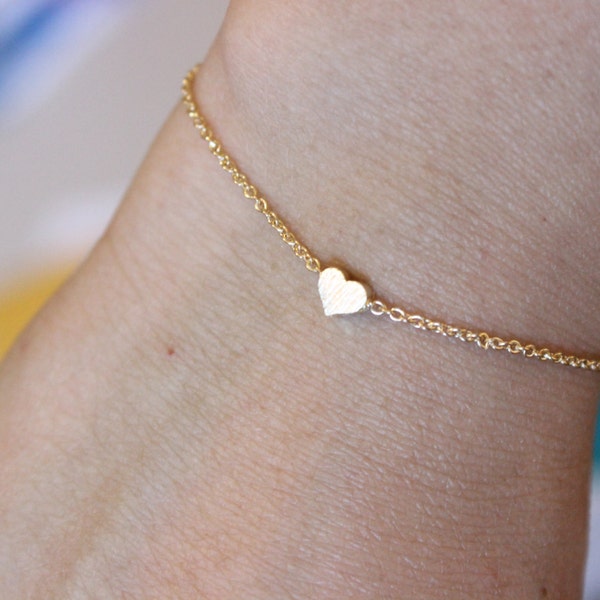 tiny silver heart bracelet, dainty delicate bracelet, minimalist, thin bracelet, sister gift for her bridesmaid gift Miscarriage gift