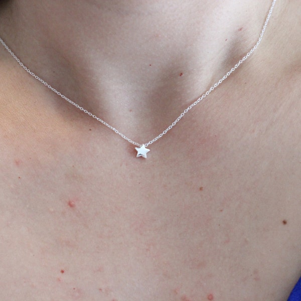 Sterling zilveren ster ketting, kleine ster charme, sierlijke delicate zilveren ster ketting, ster charme ketting, minimalistische, alledaagse sieraden