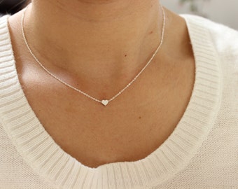 Klein hart ketting, bruidsmeisje cadeau, kinderketting, sierlijke hartketting, delicate ketting, zilveren hartketting, zustercadeau