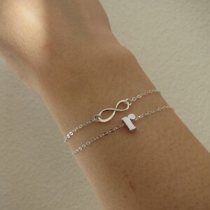 Pulsera con inicial infinita, pulsera con inicial, regalo de dama de honor, regalo para amiga, mejor amiga, pulsera con letras.