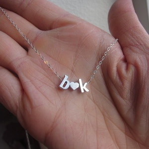 Collar con dos iniciales, collar de novio y novia, collar con inicial pequeña, collar de plata, collar con inicial de oro de dos letras, collar de pareja