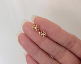Flower Stud Earrings, tiny gold studs, dainty stud earrings, Children Earrings, Everyday jewelry, Minimalist Earrings Flower Girl Gift