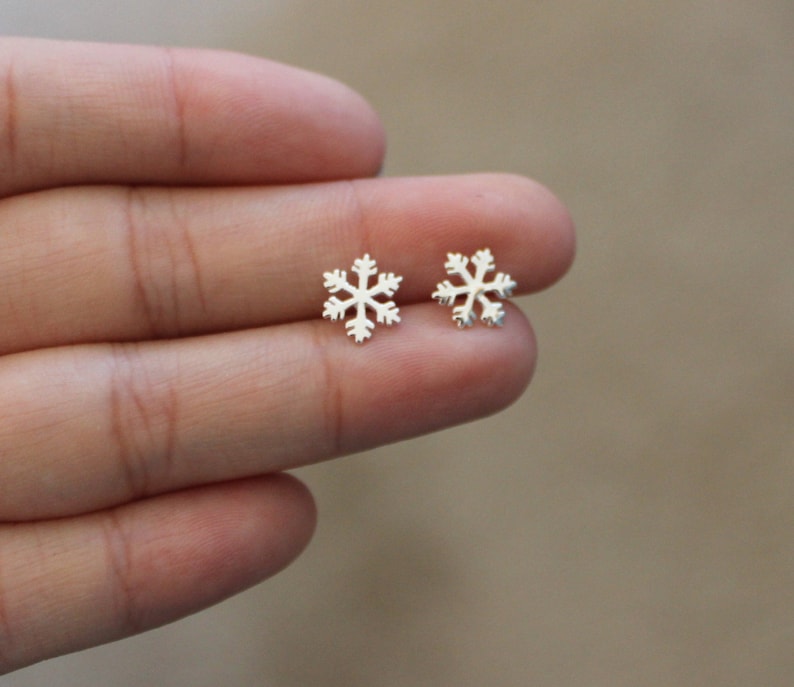 NEEKEP Christmas Snowflake Stud Earrings – CZ Sparkle Earrings For Women, Gift Set