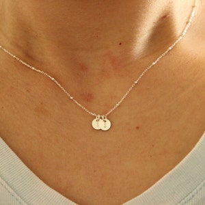 Collar de dos iniciales en plata de ley, collar de dos iniciales en plata, collar con monograma, cadena de cuentas, regalo para hermanas, delicado collar de oro