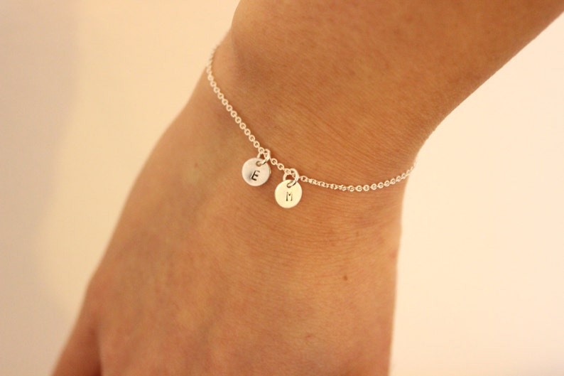 Tiny initial bracelet, personalized bracelet, letter bracelet, delicate bracelet , dainty bracelet, silver bracelet, simple, minimal jewelry 画像 4