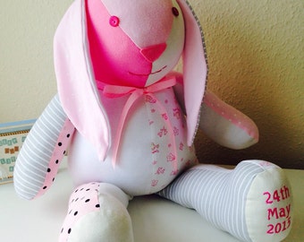 Als Andenken Hase aus der Babykleidung