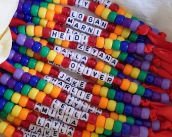 Etiqueta personalizada para bolso con cuentas: Llavero con nombre arcoíris