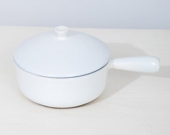 DRU White Enamel Cast Iron Lidded Sauce Pan 2 QT Made in Holland