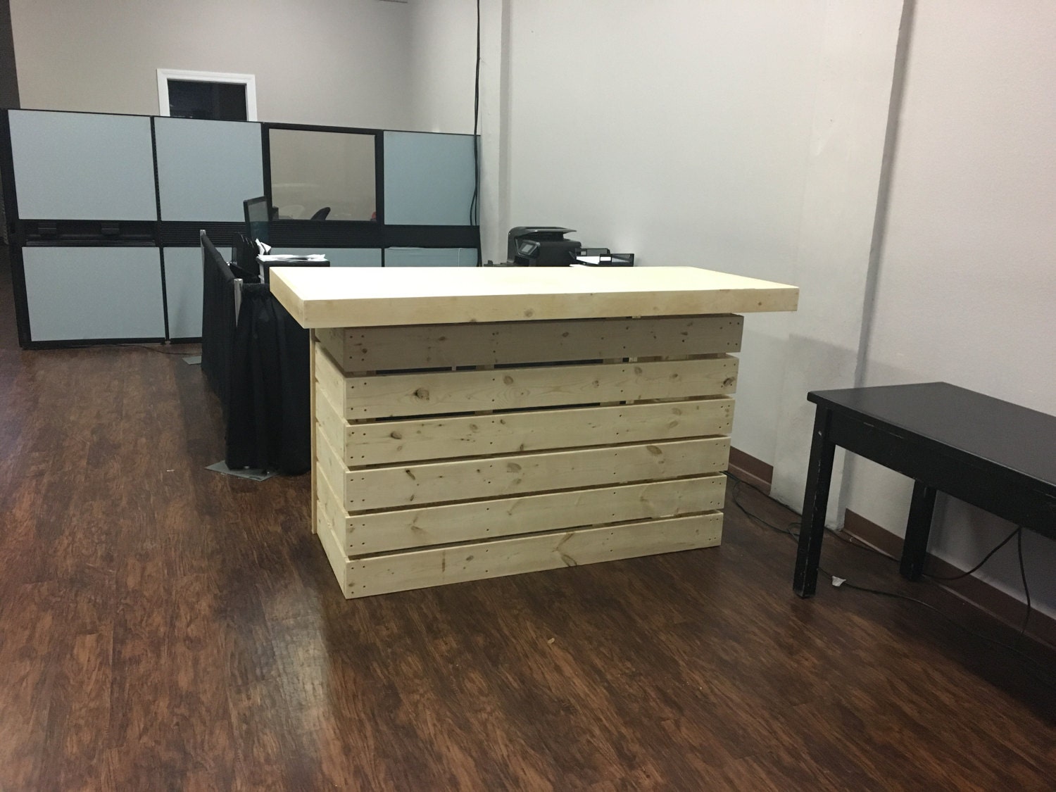 2 6 Foot And 2 8 Foot Of The Elyse Pallet Style Rustic Dry Bar