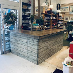 L-Shape Smooth Top Small Finished - Rustic barwood style, pallet style bar