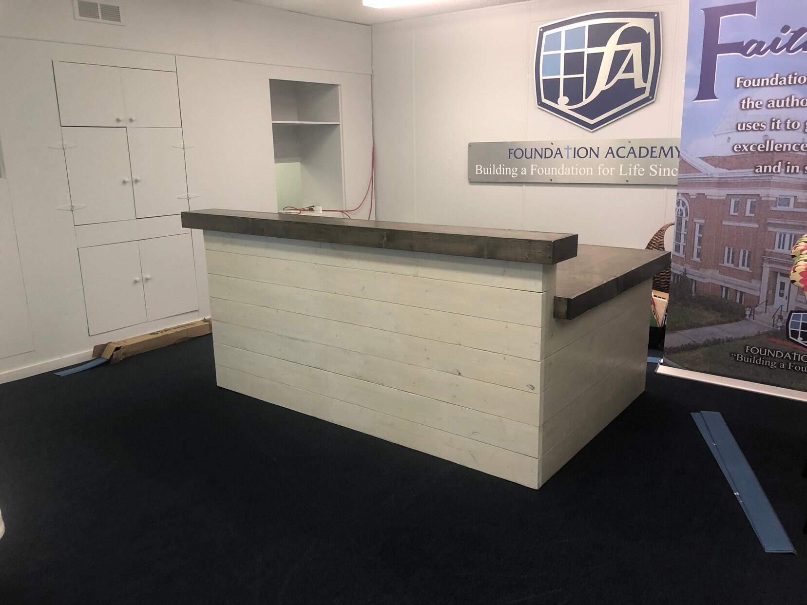 Custom Hello Shabby 10x4 L Shaped Reception Desk Leg Left