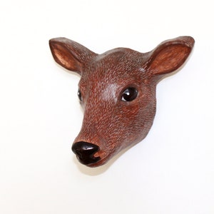 Papier-maché wandhouder hoofdsculptuur ornament van hinde (bambi), dierenwanddecoratie