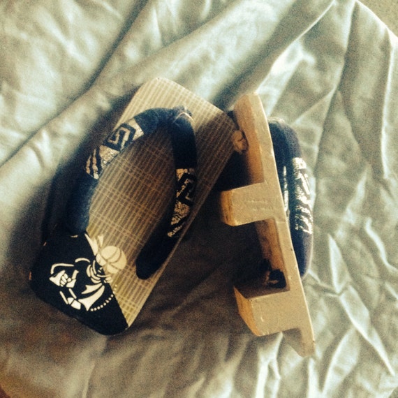 Vintage Geta Japanese Shoes and Tabi Socks Wood Velve… Gem