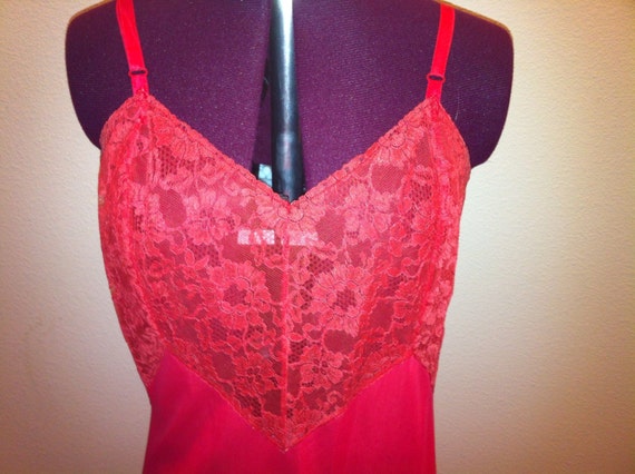 Vintage 1950s Lipstick Red nylon and lace slip Pi… - image 3